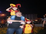 ARAÇ KONVOYU - Yalovalı Galatasaraylılar 19. Şampiyonluğu Kent Meydanında Kutladı