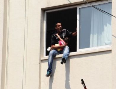 Kucağında 1 Yaşındaki Çocuğuyla İntihara Kalkıştı