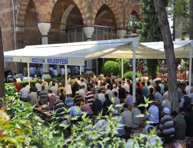 Bozüyük Belediyesi'nden Kasımpaşa Camii’ne Tente Sistemi