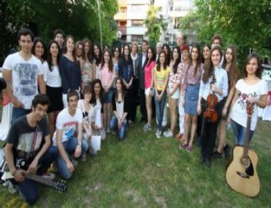 İzmirli Öğrenciler Uluslararası Bir Başarıya İmza Attı