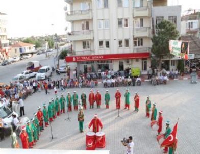 Köprübaşı, Askerlerini  Mehteranla Uğurladı