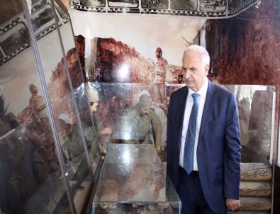 Rektör Koçak, Çanakkale 1905 Gezici Tır Müzesini Gezdi