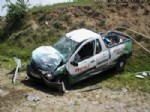 ŞERİT İHLALİ - Benzinlikten Çıkan Minibüsle Kafa Kafaya Çarpıştı