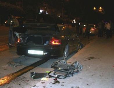 Ehliyetsiz Sürücü Otomobiliyle Karşı Şeride Geçti: 2 Yaralı