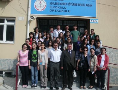 Lisesi Öğrencilerinden Köy Okullarına Yardım