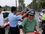 GALIP SARAL - Polis Sürücülere Ceza Yazmak Yerine Kask Verdi