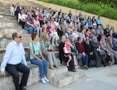 Kırkağaç ve Somalı Bayanlar Manisa’yı Gezdi