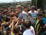 LEFTER - Kuyt, Fenerbahçe Spor Okulları’nı Ziyaret Etti