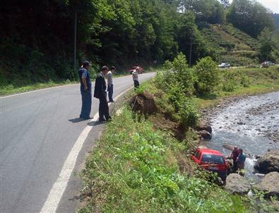 Çayeli’ndeki 2 Ayrı Kaza Ucuz Atlatıldı