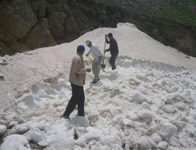 Hakkari’de Köylüler Kardan Köylerine Dönemedi