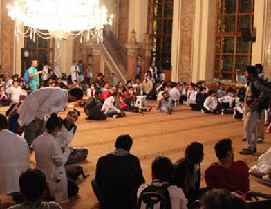 Müftülük, Valide Sultan Camisi’nde yaşananlara ilgili inceleme başlattı