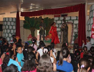 'Mutluluk Ormanı' Tiyatrosunu Bin 500 Çocuk İzledi