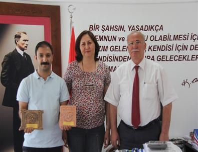 Burhaniyeli Tiyatrocular Urla’dan 2 Ödülle Döndü