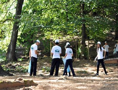 Öğrencilerden Çevre Temizliği