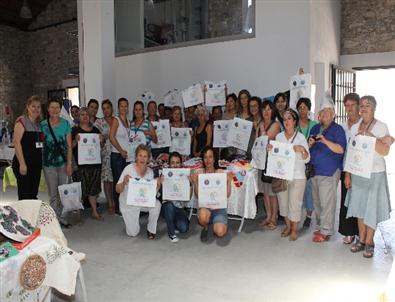 Urla'da Geri Dönüşüm Çantaları Dağıtıldı