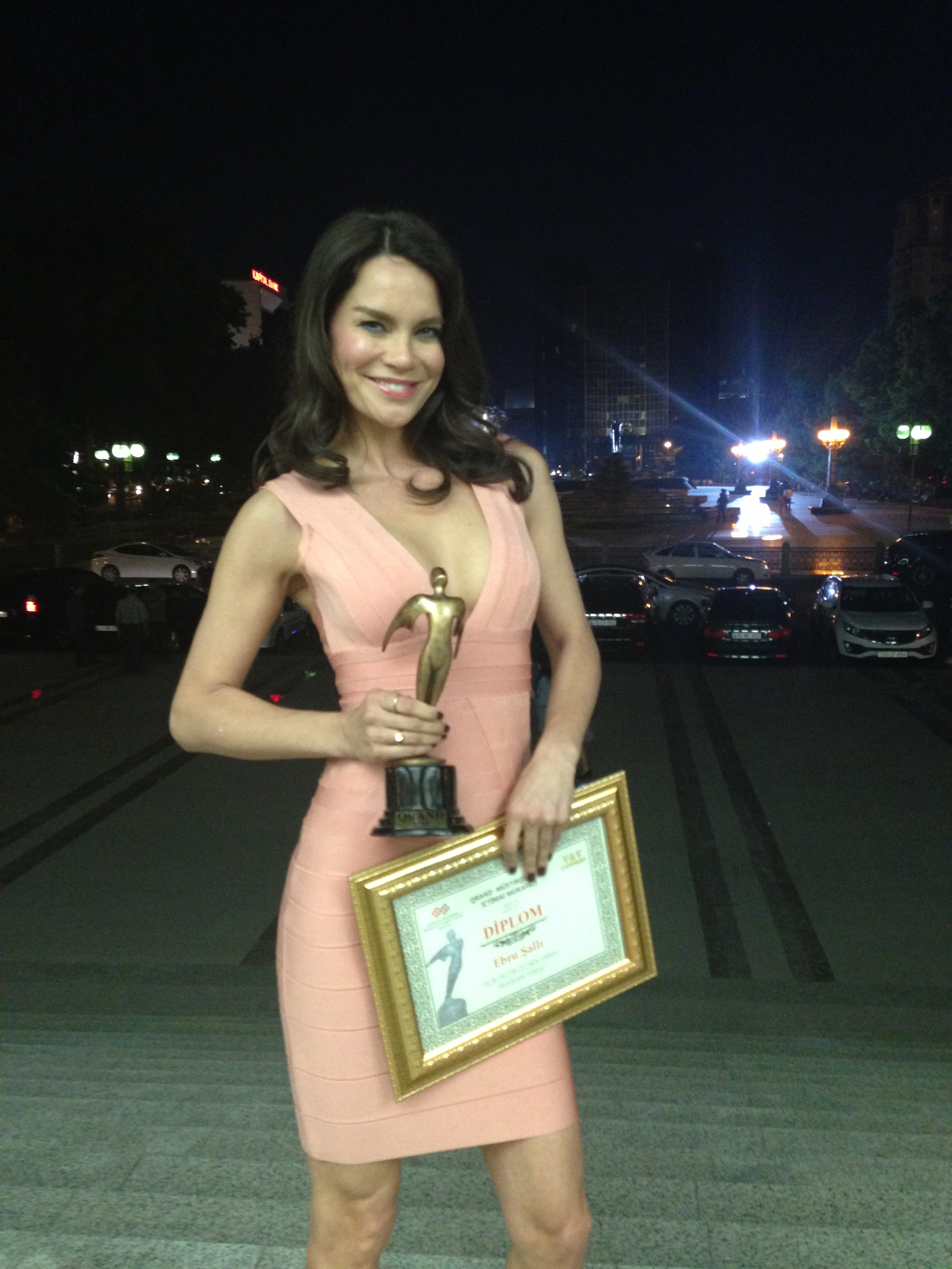 Ebru Şallı ödüle doymuyor