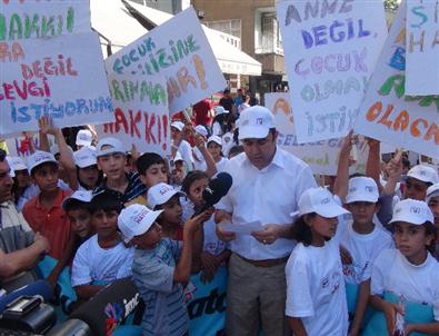 Çocuklar 'çocuk İşçiliği'ne Karşı Yürüdü