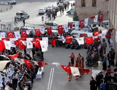 Engellilere Tekerlekli Sandalye Desteği