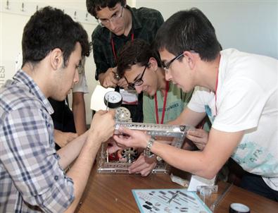 Gençler Robot Kampında