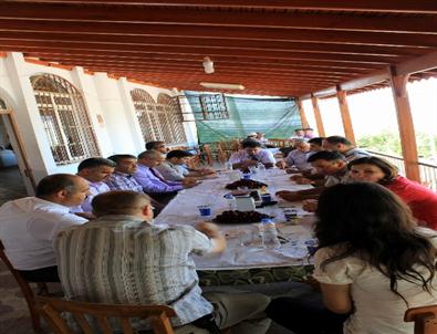 Salihli'de 12 Traktöre Tepe Lambası Takıldı