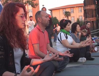 Çanakkale’den Gezi Parkı'na Yogalı ve Danslı Destek