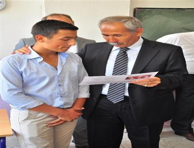 İzmir'de 675 Bin 962 Öğrenci Karne Sevinci Yaşadı