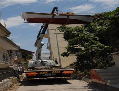 Balkonda İmal Edilen Tekne Denize Böyle İndi