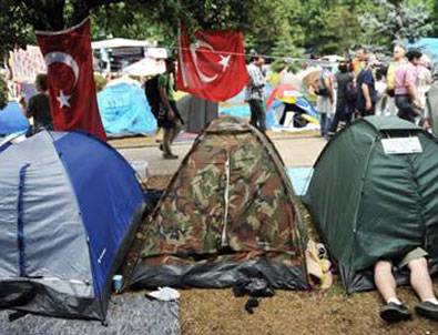 Gezi Parkı'nda direnişe 'devam' kararı