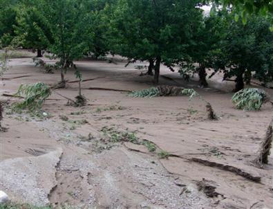 Kiraz Belediyesi Sel Felaketine Uğrayan Köye Yardım Elini Uzattı