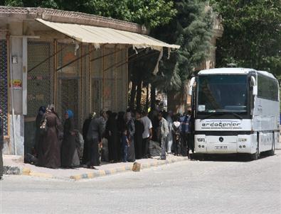 Suriyelilerin Beşiriye Konteyner Kentine Sevkleri Sürüyor