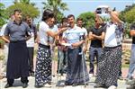 BOŞANAN BABALAR - Babalar Etek Giyerek Çocuklarından Uzak Kalmayı Protesto Ettiler