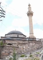 DAMAT İBRAHİM PAŞA - Hırsızlar Tarihi Caminin Kubbe Bakırlarını Çaldı