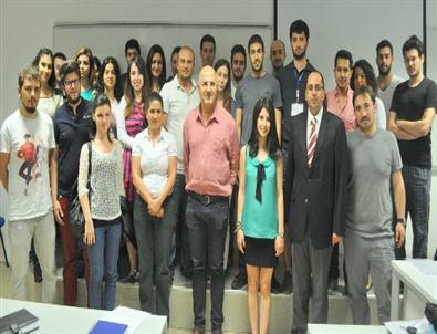 İzmir Üniversitesi Öğrencilerine KOSGEB Girişimcilik Sertifikası