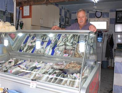 Kaçak Balıkçılık Çandarlı Körfezi'ni Tehdit Ediyor