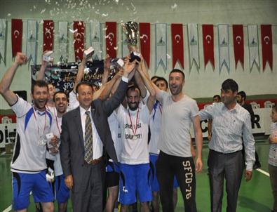 Kartepe'de Şampiyon Bahçelievler Ossi 08