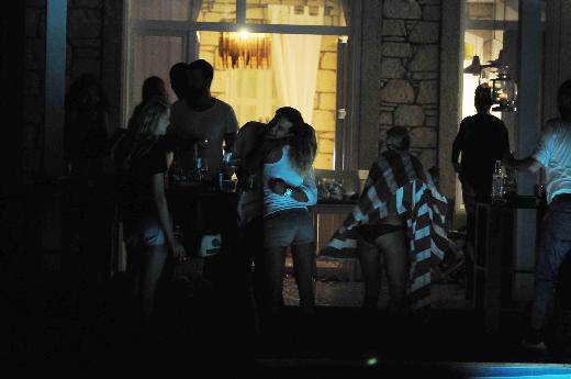 Çağatay Ulusoy Havuz Partisinde