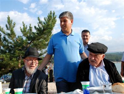 Gölpark'ta Huzur Evi Sakinlerine Babalar Günü Etkinliği