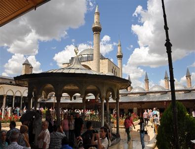 Kırıkkale’de Yaşayan Yaşlıları Konya’yı Gezdi