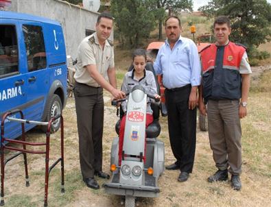 Bolvadin’de Jandarma Komutanından Örnek Davranış
