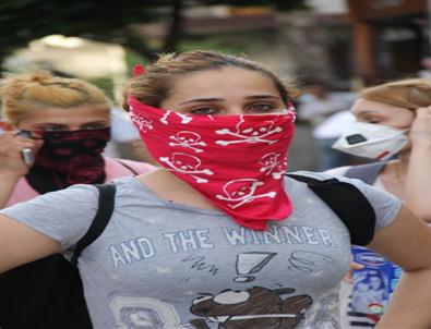 Adana'da Polise Taş Atan Göstericilere Müdahale