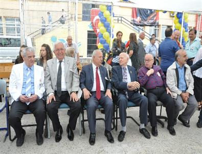 Mehmet Çelikel Lisesinden, 1983 Yılı Mezunlarına ve 1963 Yılı Mezunlarına Plaket