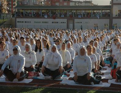 Pilates Yaparak Guınnes Rekorlar Kitabı’na Girdiler