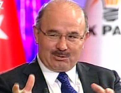 Hüseyin Çelik: İnsan utanıyor