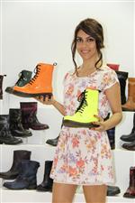 ÇOCUK AYAKKABILARI - 2014’ün Kış Botlarında Neon Renkler Moda