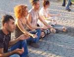 YOGA - Gezi için yoga yapan askılı kızı ayartmaya çalışan genç