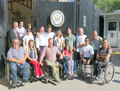 İzmir Üniversitesi Engelli Basketbol Takımı Amerika Yolcusu