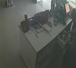 Hırsızın Marketi Soyması Güvenlik Kamerasına Yansıdı