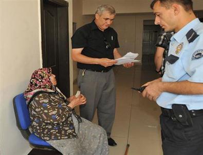 Boşaltılan Çöp Evden 5 Bin TL Çıktı