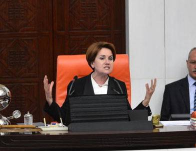 Meclis'te MHP'li Akşener'i çıldırttılar