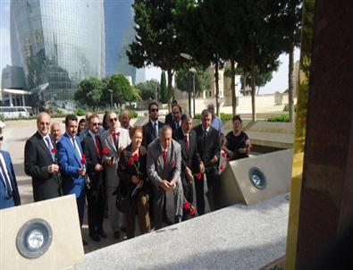 Azerbaycan Aydınlar Ocağı Muhteşem Bir Tören ve Konferansla Açıldı